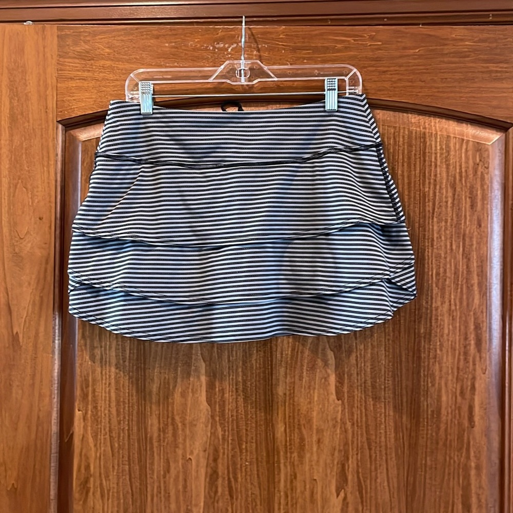 Athleta Skort Skirt Swagger Track Stripe Black & Gray Tennis Pickleball Golf M - Picture 3 of 11